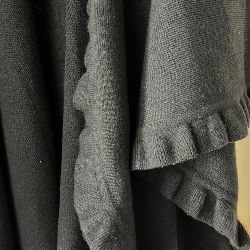 Cashmere Ruffled Edge Cape Size Small Cashmere - Picture 4 of 4